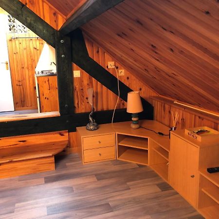 Appartement F1 Mansarde A 100M De La Plage, Proche De Arromanches Et Des Plages Du Debarquement Saint-Côme-de-Fresné Kültér fotó