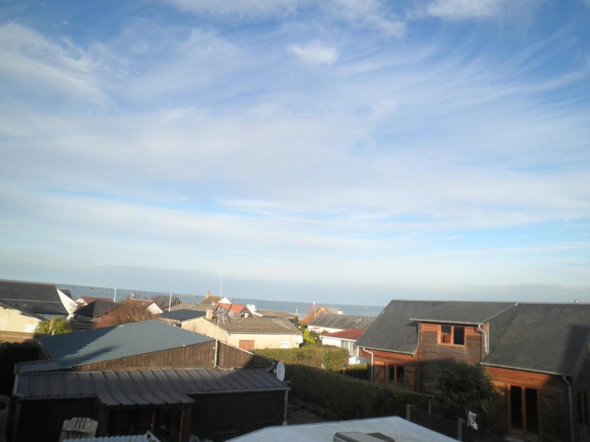 Appartement F1 Mansarde A 100M De La Plage, Proche De Arromanches Et Des Plages Du Debarquement Saint-Côme-de-Fresné Kültér fotó