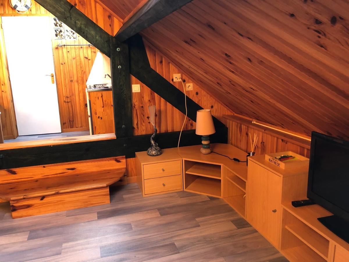 Appartement F1 Mansarde A 100M De La Plage, Proche De Arromanches Et Des Plages Du Debarquement Saint-Côme-de-Fresné Kültér fotó