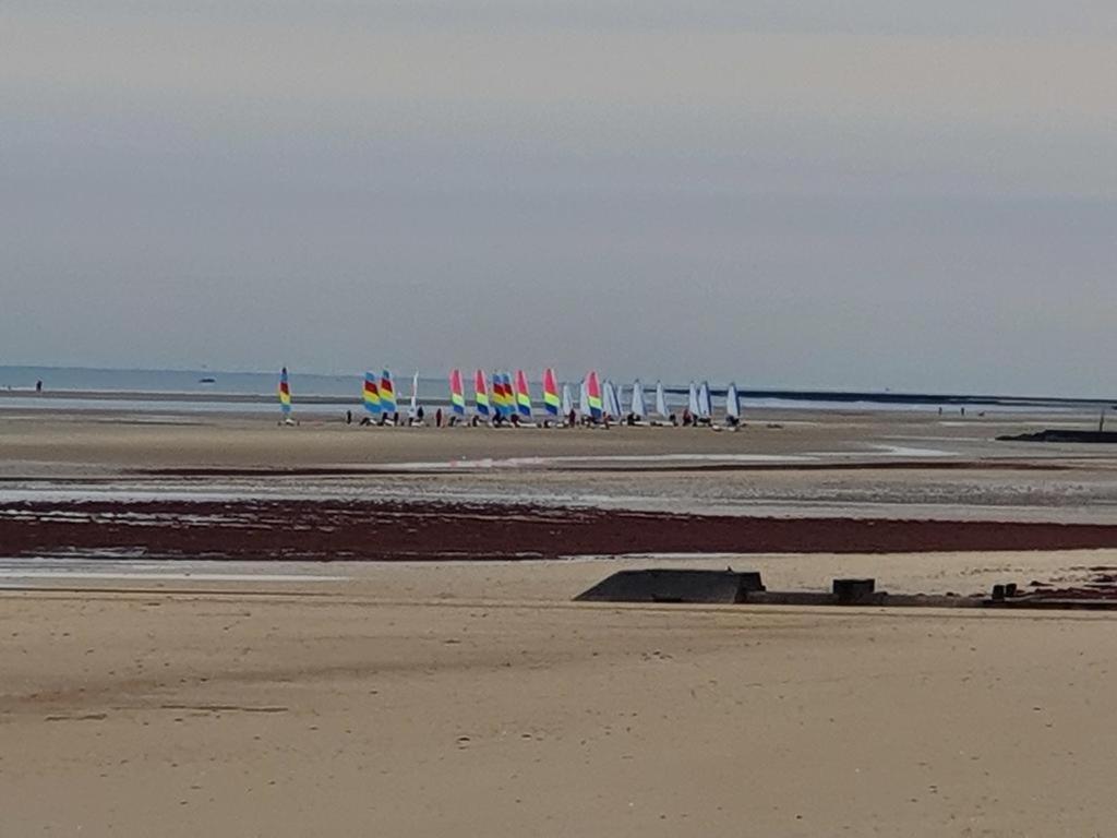 Appartement F1 Mansarde A 100M De La Plage, Proche De Arromanches Et Des Plages Du Debarquement Saint-Côme-de-Fresné Kültér fotó